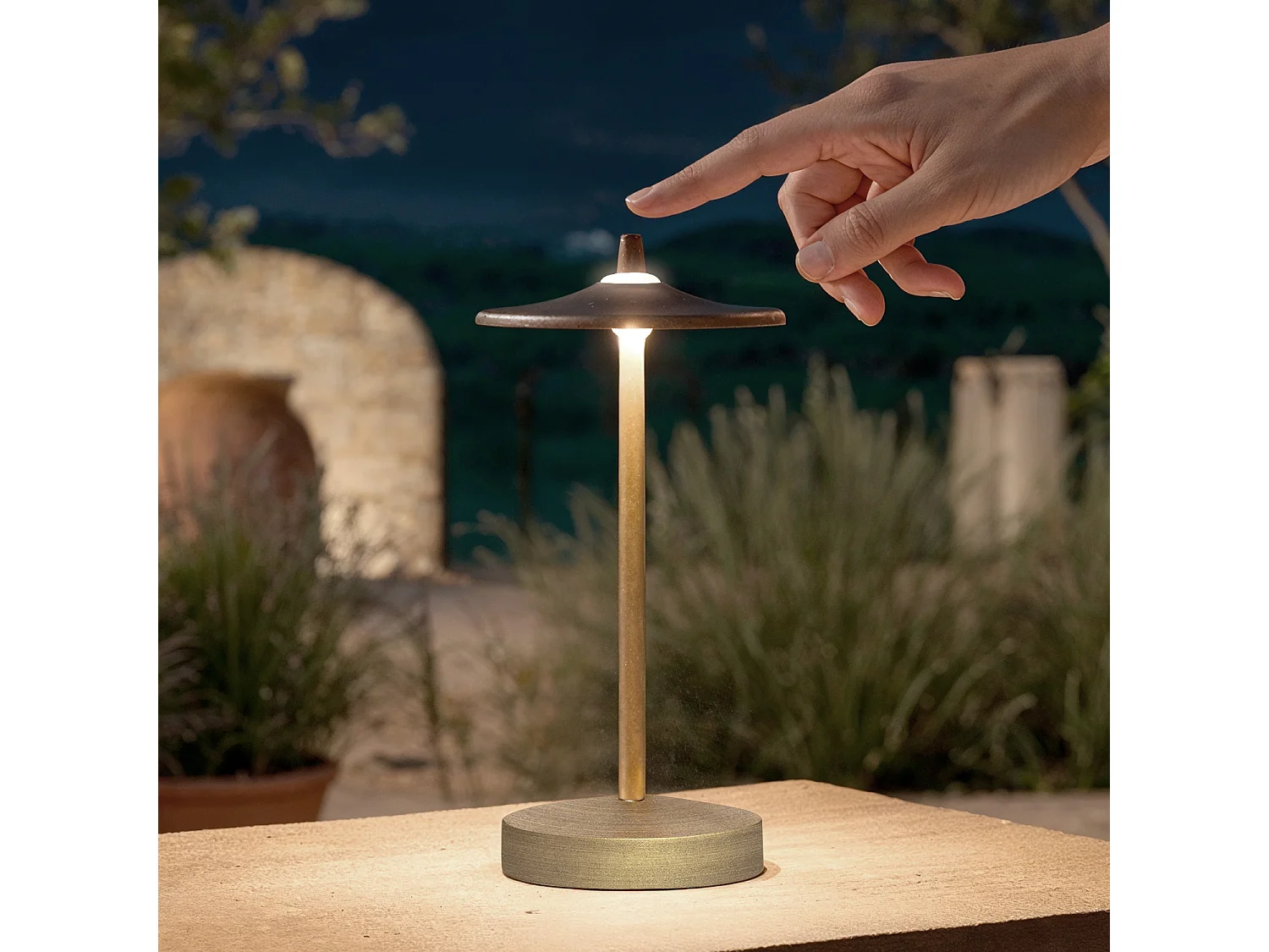 Lámpara de Mesa LED Portátil para Exterior Metal con Batería Recargable Milevani Latón