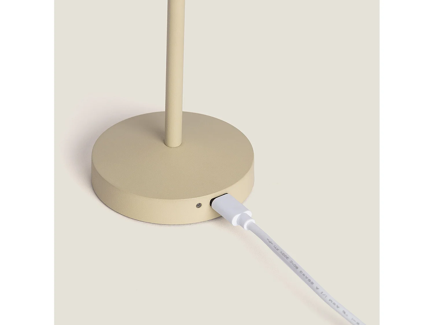 Lampe à Poser LED Portable pour Extérieur Métal avec Batterie Rechargeable Lendora Beige