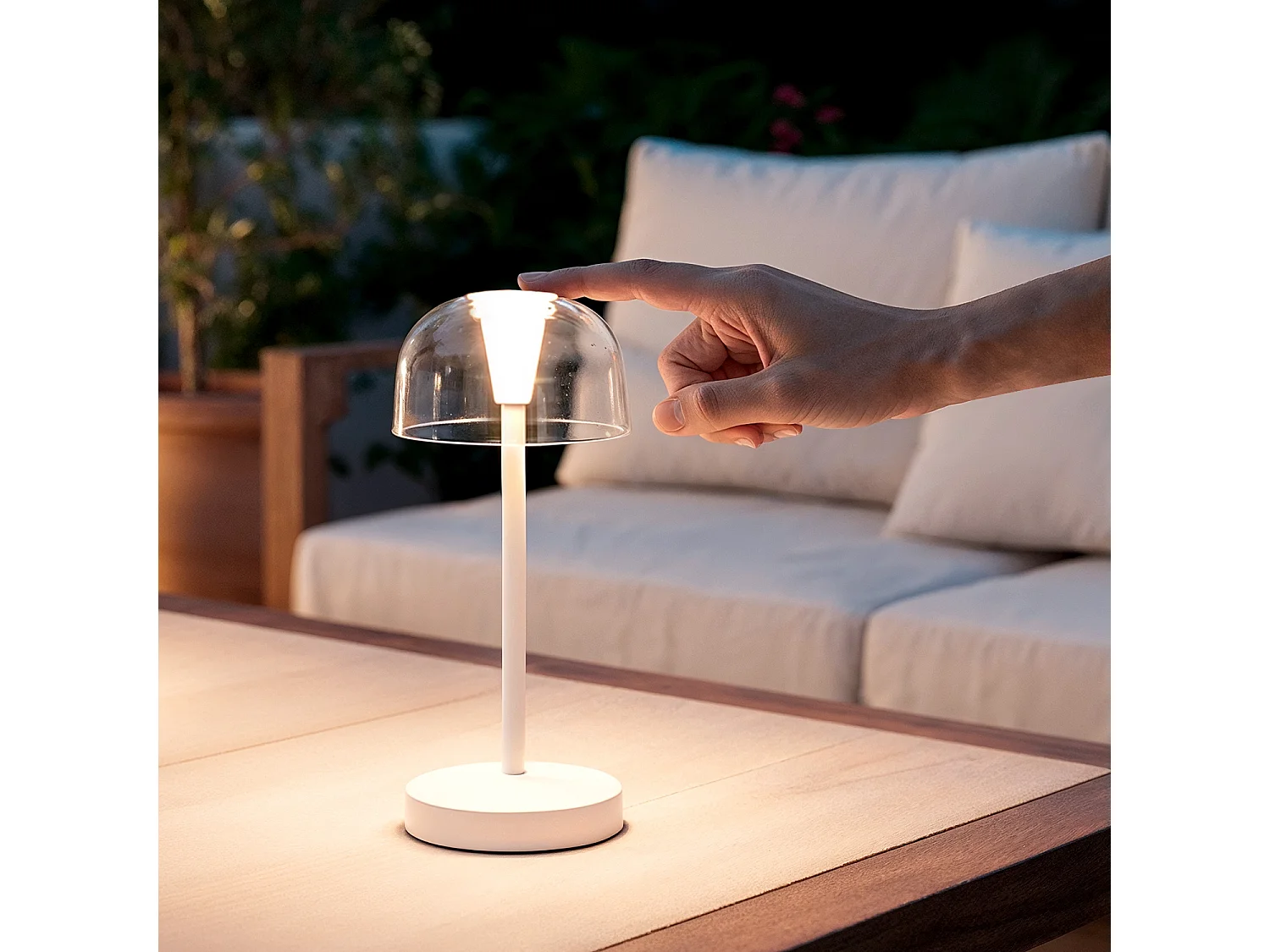 Lámpara de Mesa LED Portátil para Exterior Metal con Batería Recargable Lendora Beige
