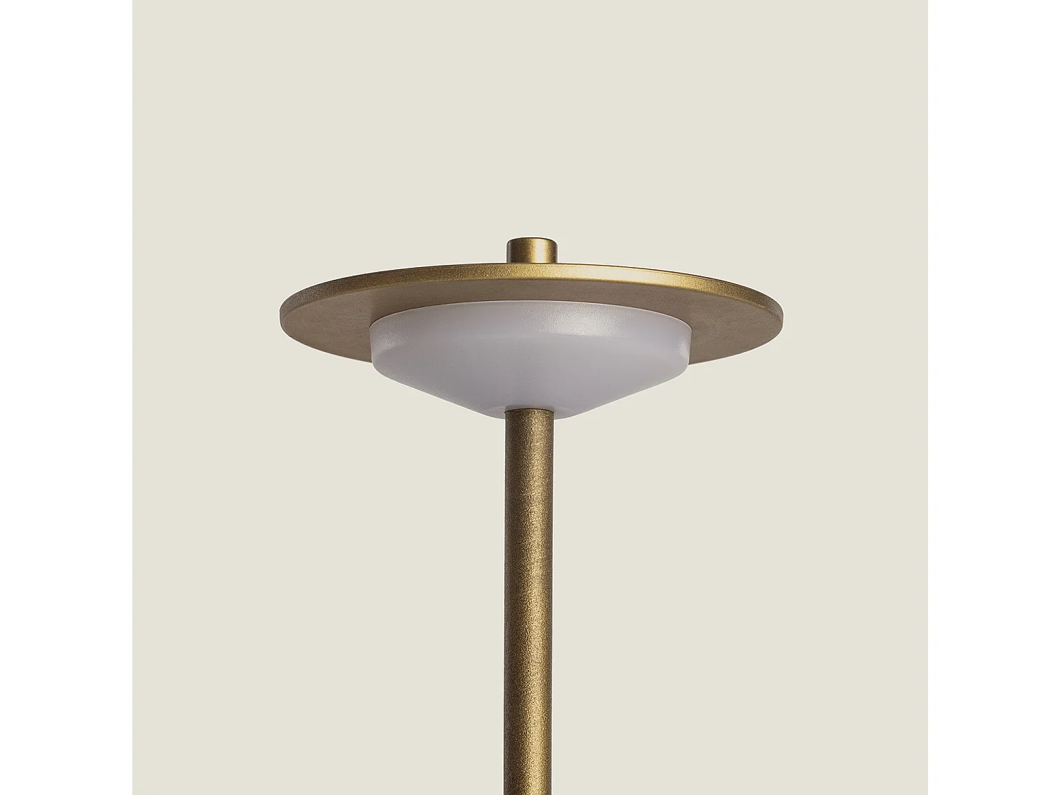 Lampada da Tavolo LED Portatile per Esterni Metallo con Batteria USB Ricaricabile Estepona Ottone