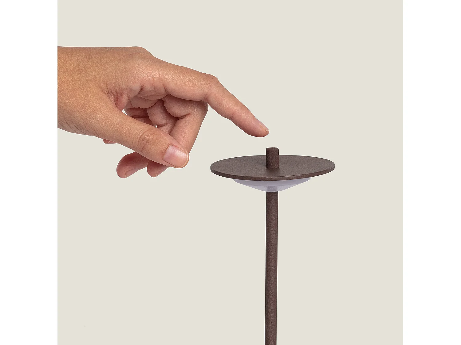 Lámpara de Mesa LED Portátil para Exterior Metal con Batería Recargable Estepona Marrón