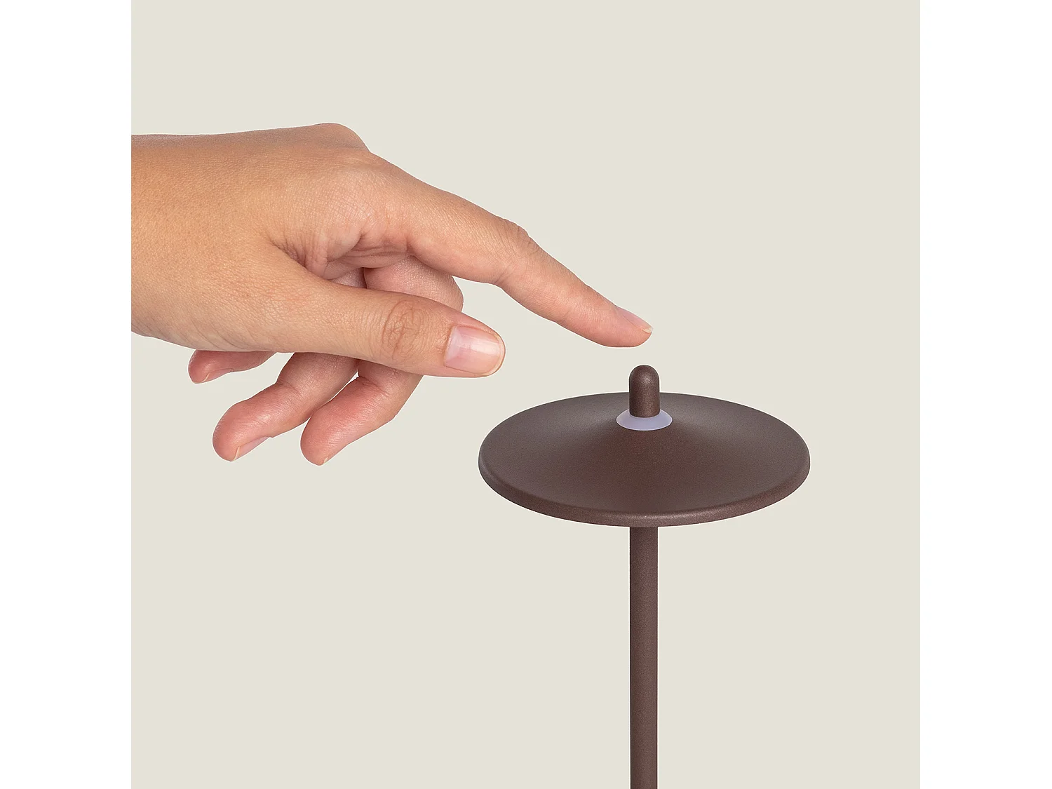 Lámpara de Mesa LED Portátil para Exterior Metal con Batería Recargable Milevani Marrón