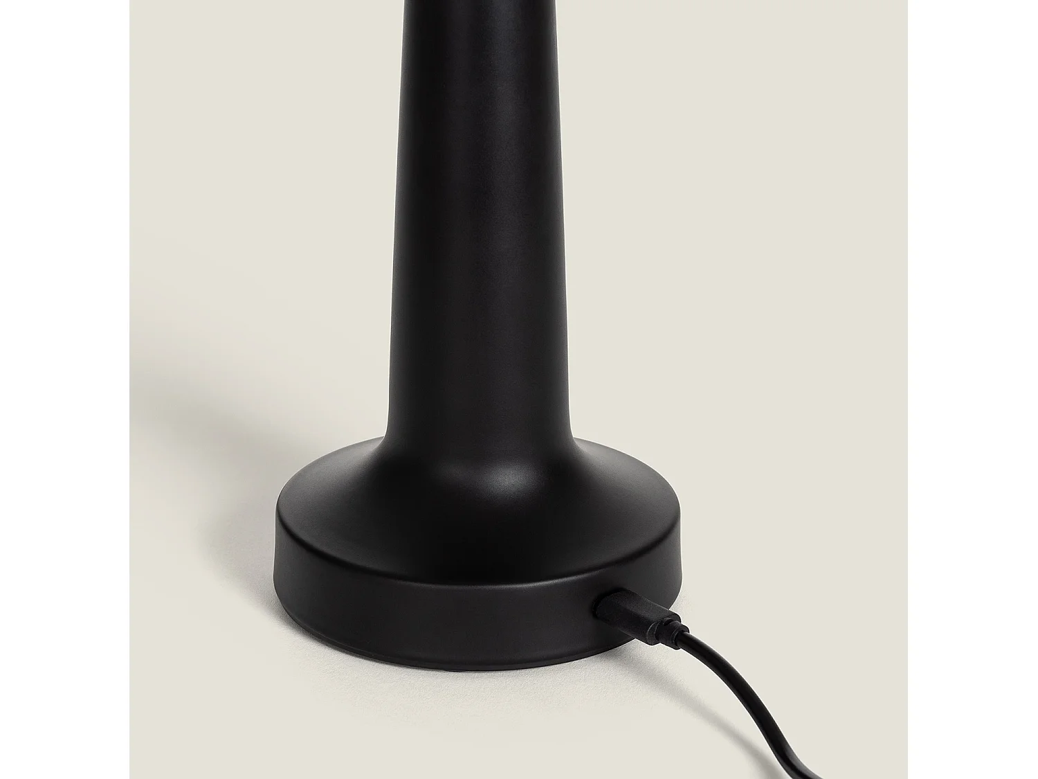 Lámpara de Mesa LED Metal Portátil con Batería USB Recargable Luliu Orsha Negro