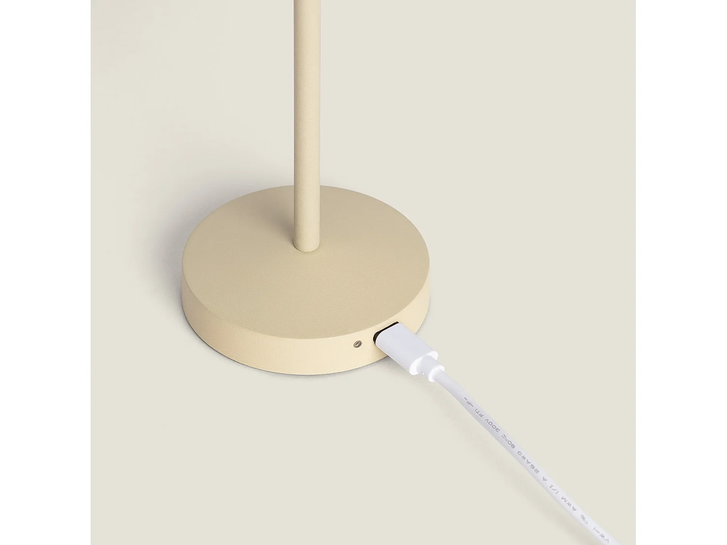 Lampe à Poser LED Portable Extérieure Métal avec Batterie Rechargeable Milevani Beige