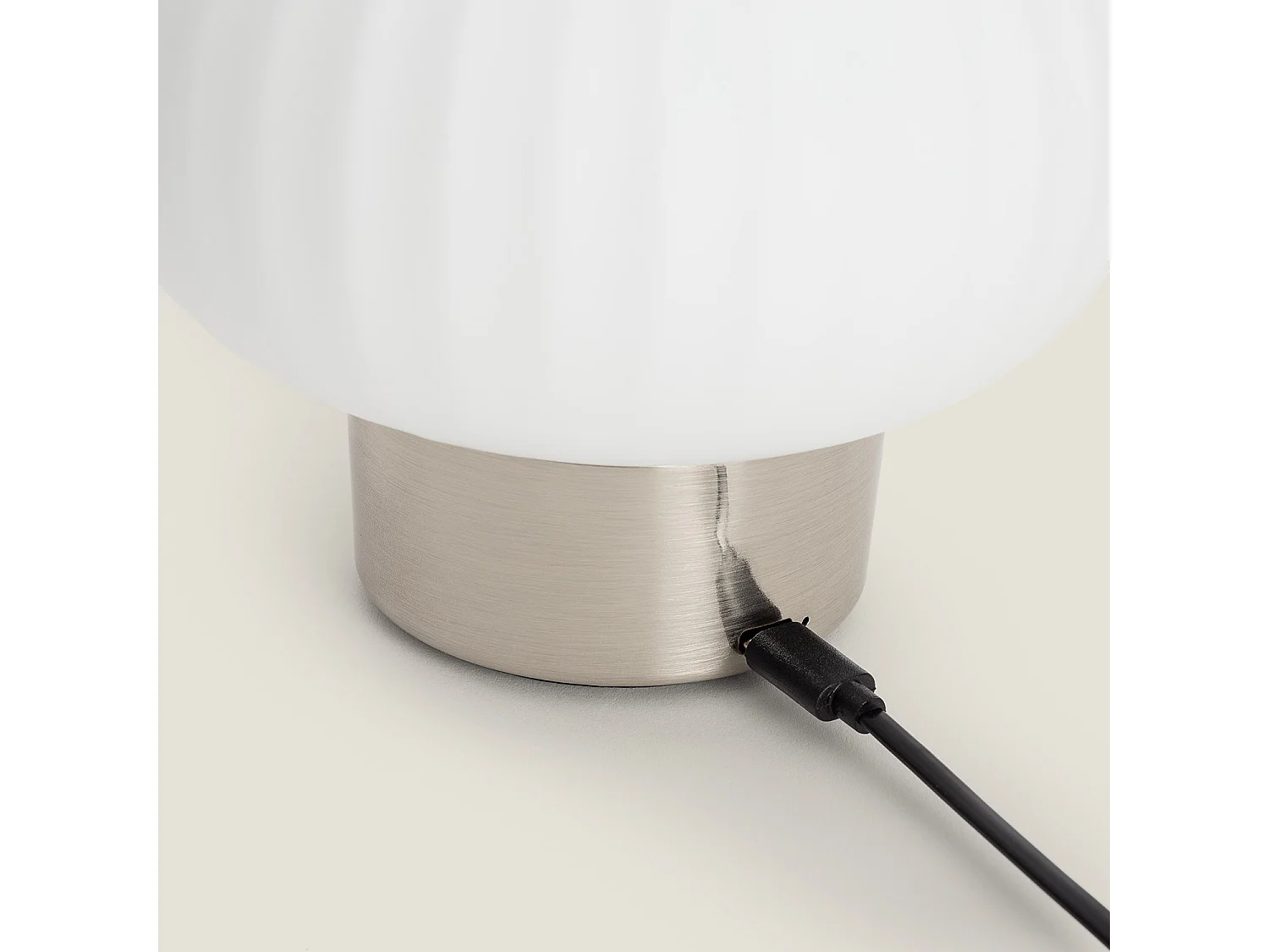 Lampada da Tavolo LED 2W Portatile con Batteria USB Ricaricabile di Aluzna Nichel