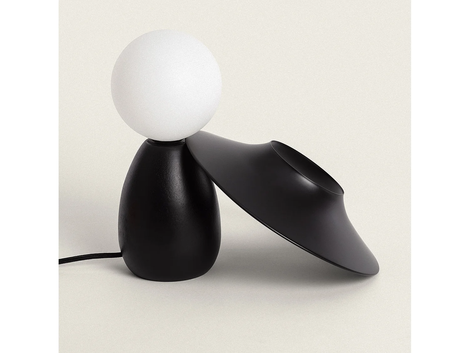 Lámpara de Mesa Madera Raisa Negro