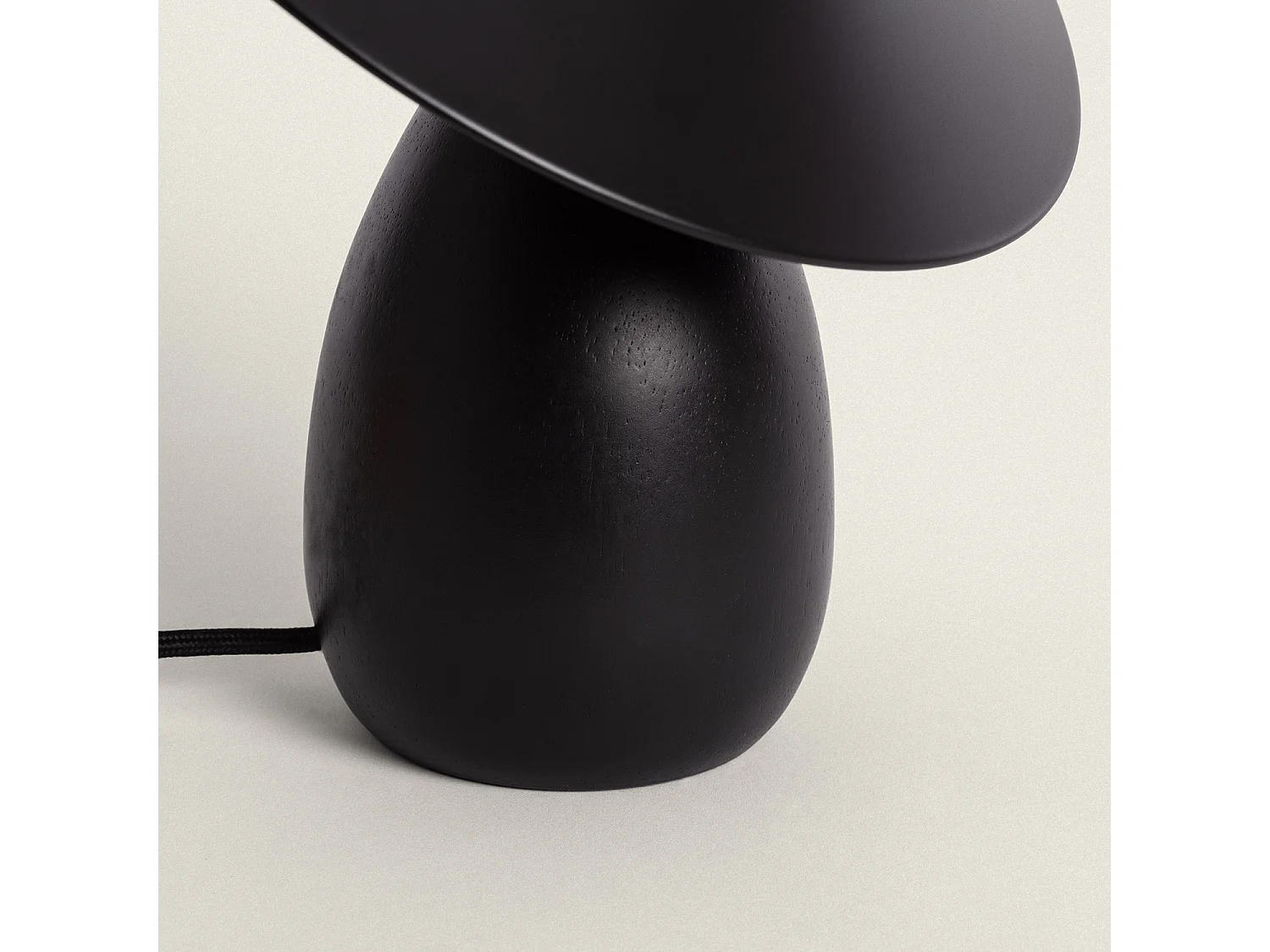 Lámpara de Mesa Madera Raisa Negro