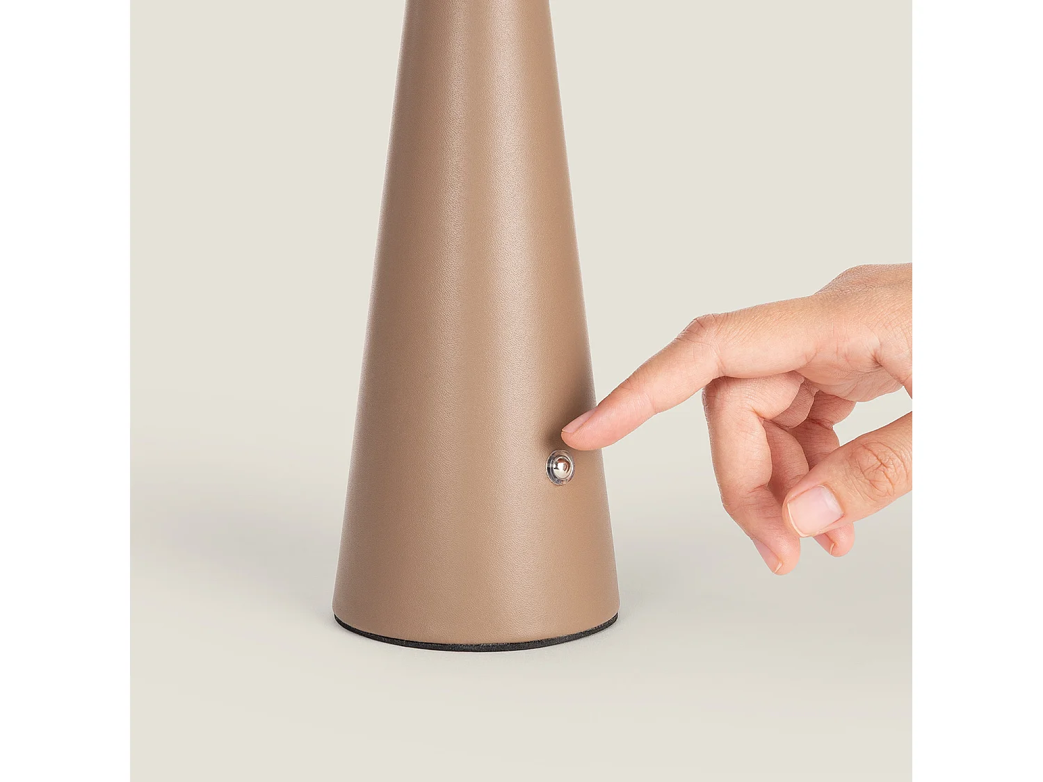 Lampe à Poser LED Portable Cuir et Métal avec Batterie USB Rechargeable Tyu Tule Brun