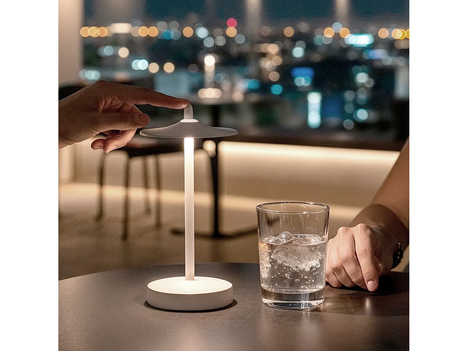 Lampe à Poser LED Portable Extérieure Métal avec Batterie Rechargeable Milevani Blanc