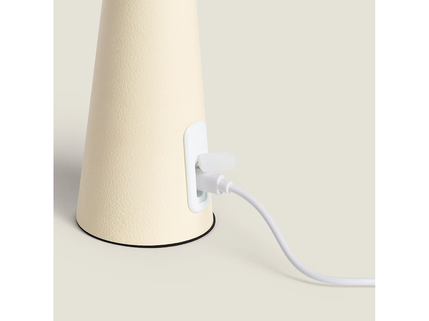 Lámpara de Mesa Solar Exterior LED Metal Portátil con Batería USB Recargable Soucha Beige