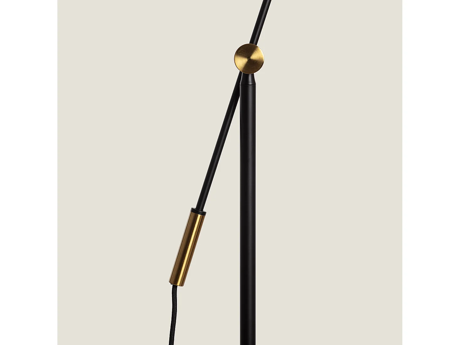 Lámpara de Pie Metal Aleya Negro
