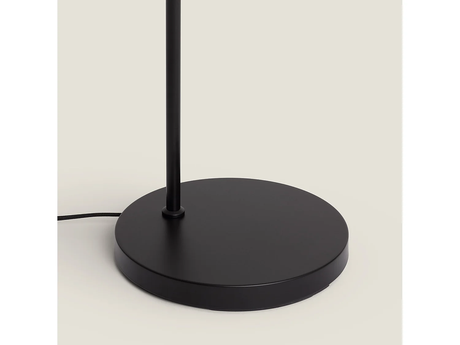 Lámpara de Pie Metal Luise Negro