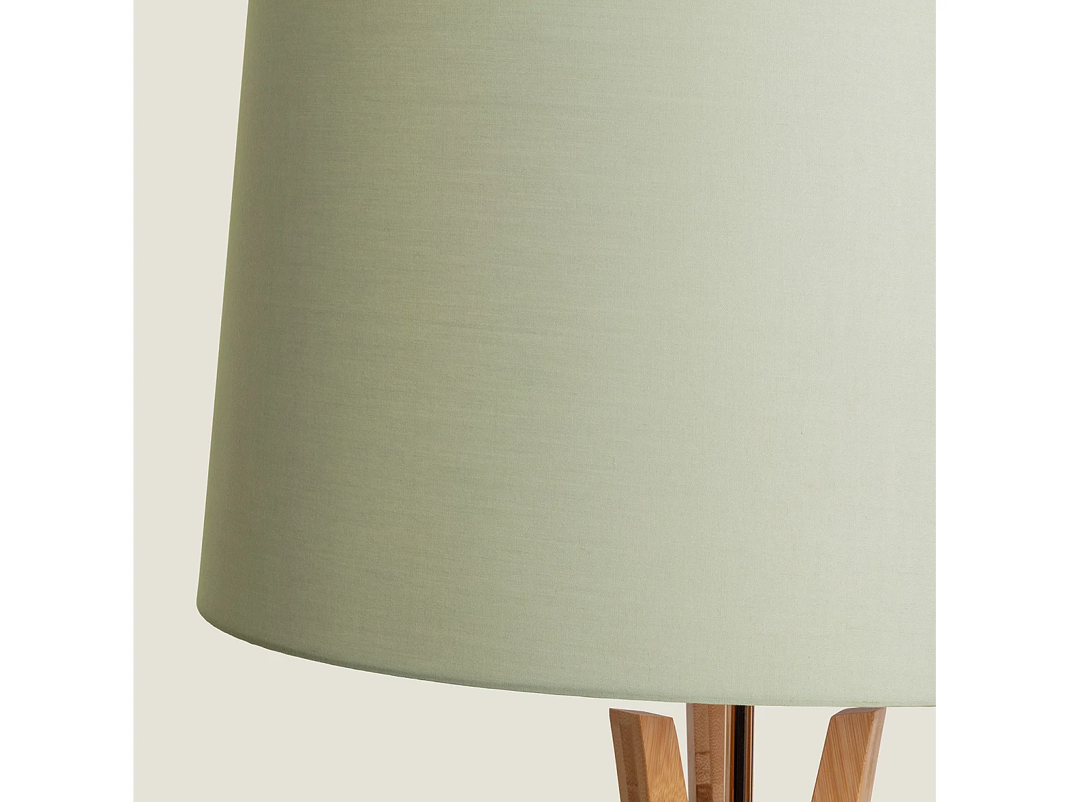 Lámpara de Pie Qaanso Verde Celadón