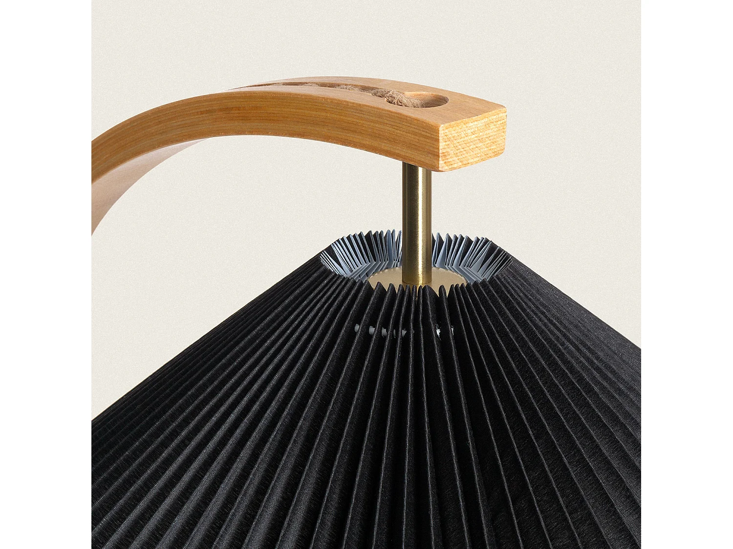 Lampada da Terra Legno Luanda Nero