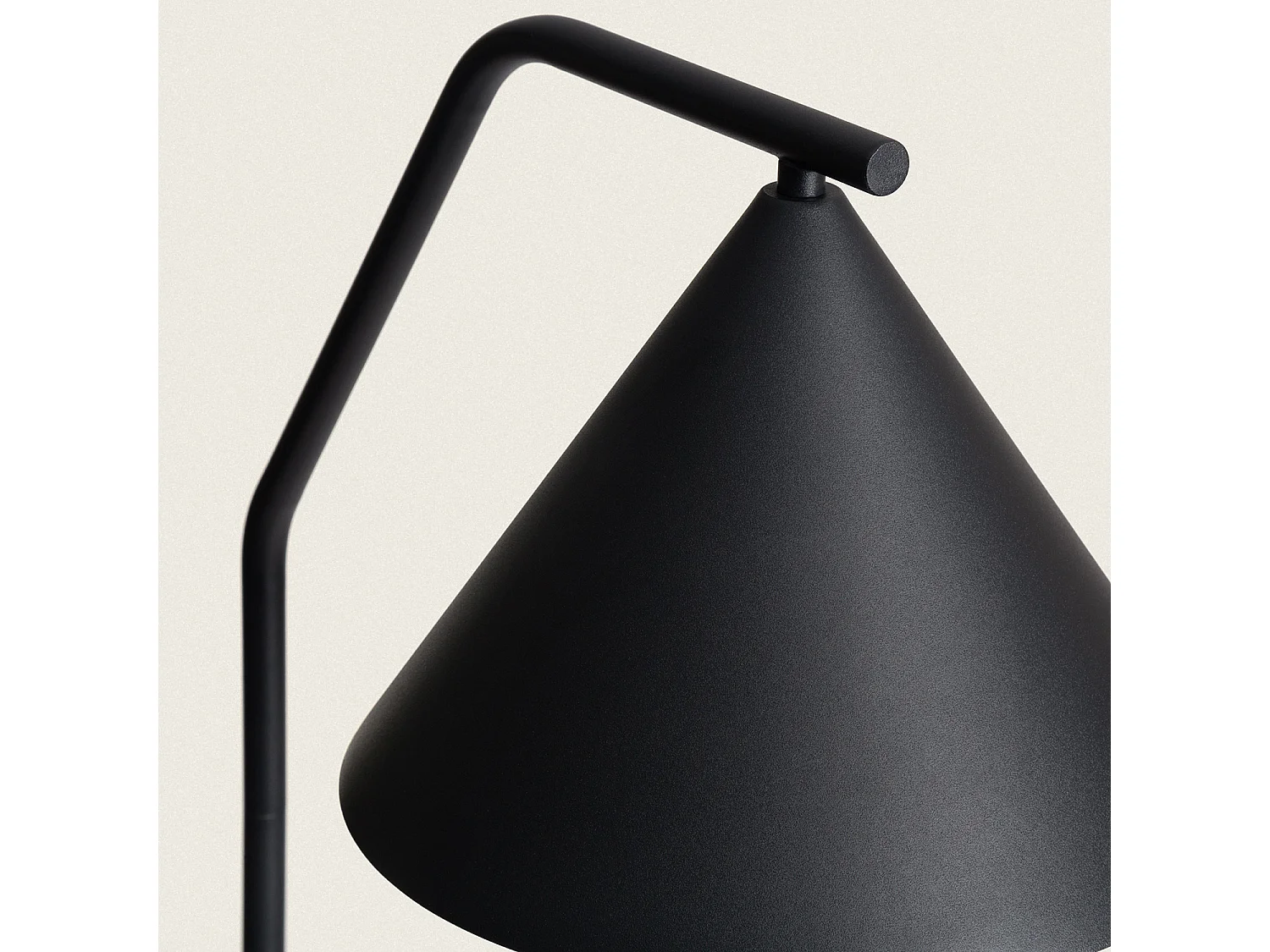 Lámpara de Pie LED 8W Metal Elise Negro