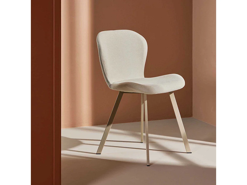 Chaise en tissus pieds en acier Lilja