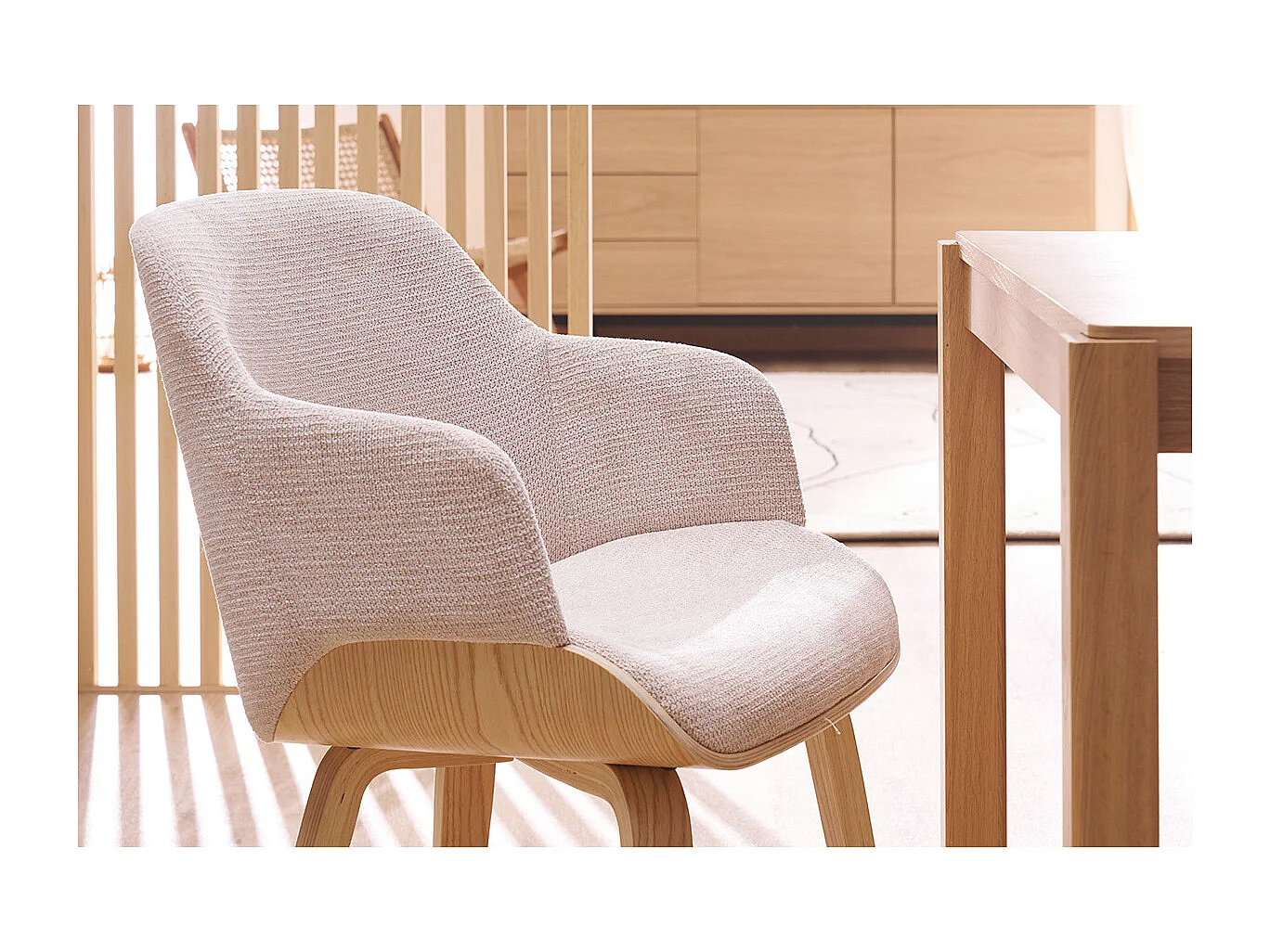 Stuhl in beige Chenille-Stoff und hellem Holz EARL