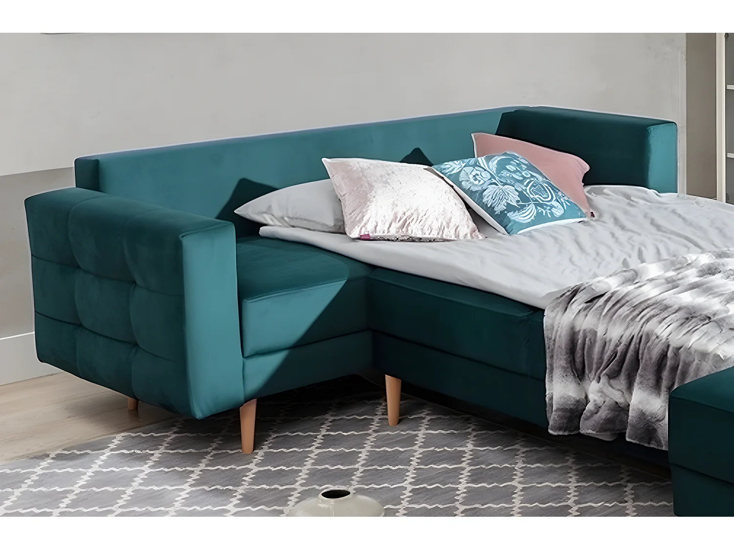 Canapé panoramique convertible - ASMA VELOURS - en tissu de qualité 5 places, vert foncé, méridienne à droite et angle à gauche (vu de face)
