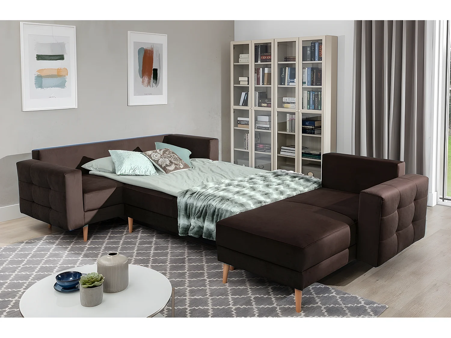 Canapé panoramique convertible - ASMA VELOURS - en tissu de qualité 5 places, marron foncé, méridienne à droite et angle à gauche (vu de face)