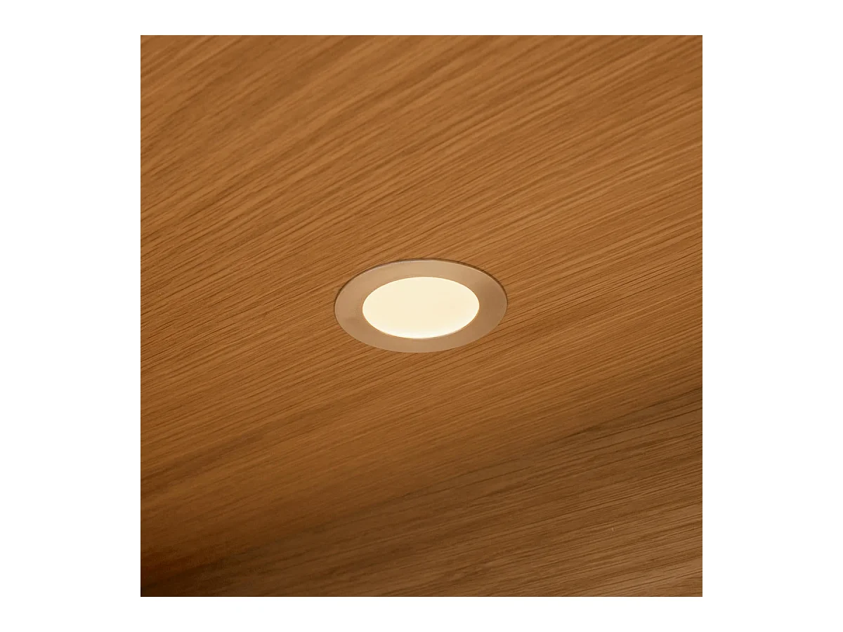 Vitrine murale Nyborg avec 3 portes et 3 niches - Chêne massif et MDF - huile naturelle