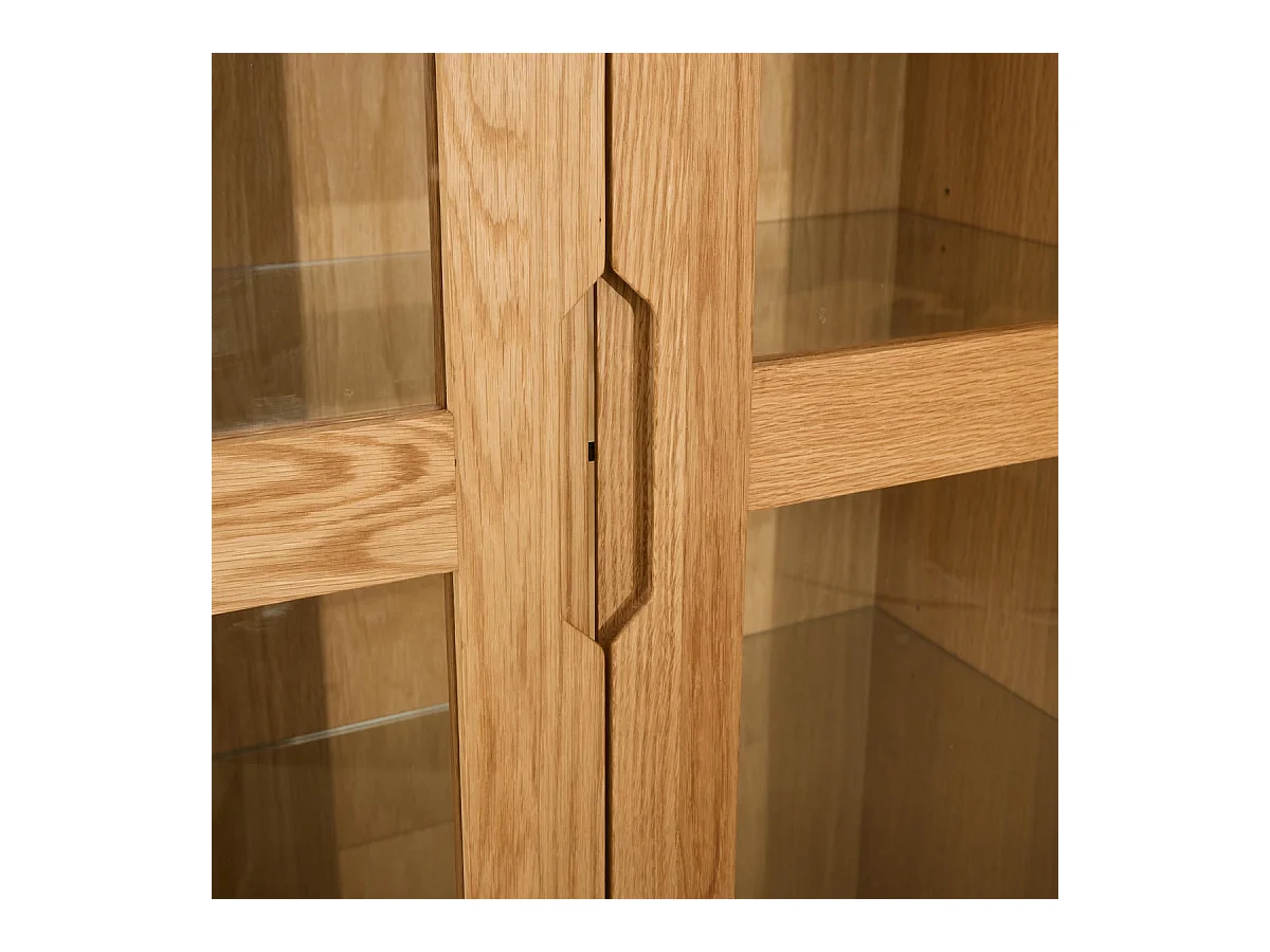 Vitrinenschrank mit LED-Beleuchtung Nyborg - 2 Türen & 2 Schubladen - Eichenholz & MDF - Naturöl