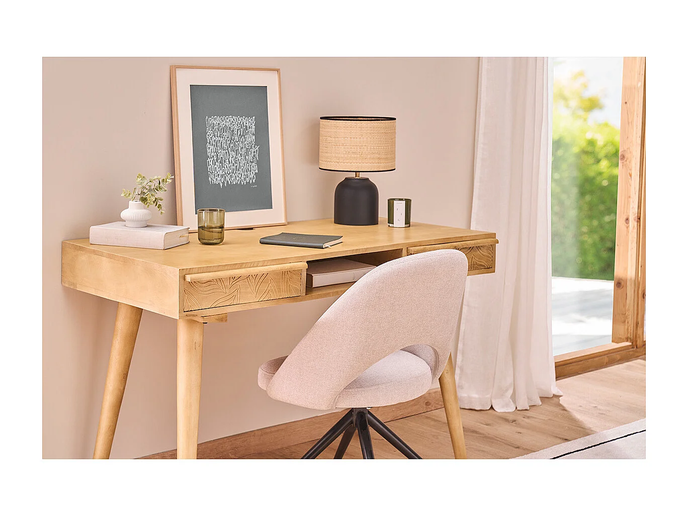 Lampe à poser noire en céramique mate et abat-jour en raphia H35 cm ROCHA