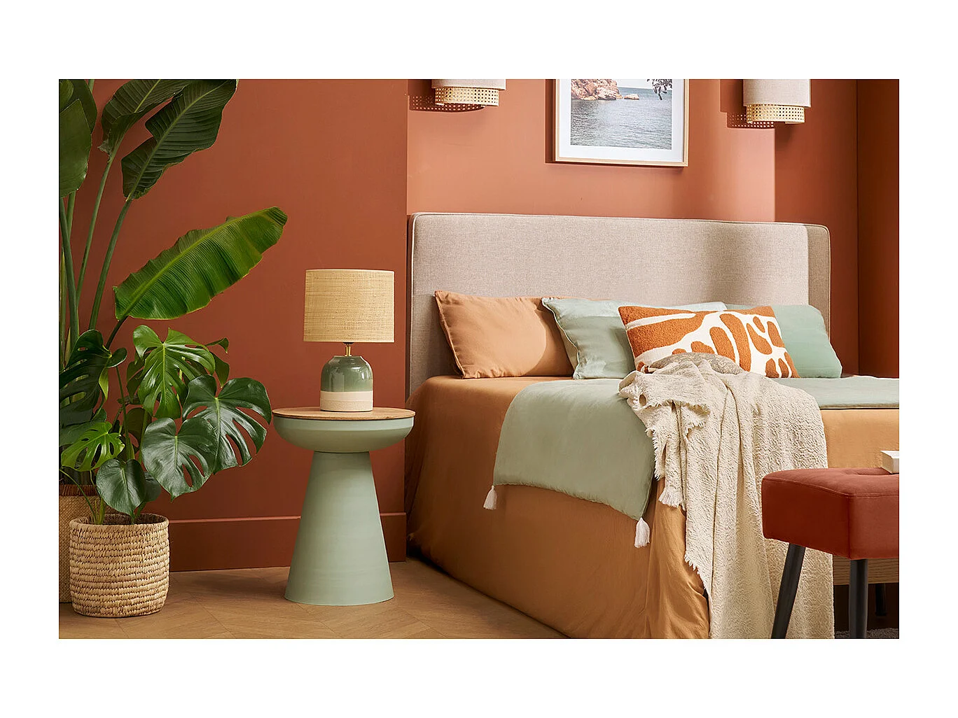 Mesa auxiliar redonda de diseño con almacenamiento en metal celadón y madera maciza de mango H52 cm TAM