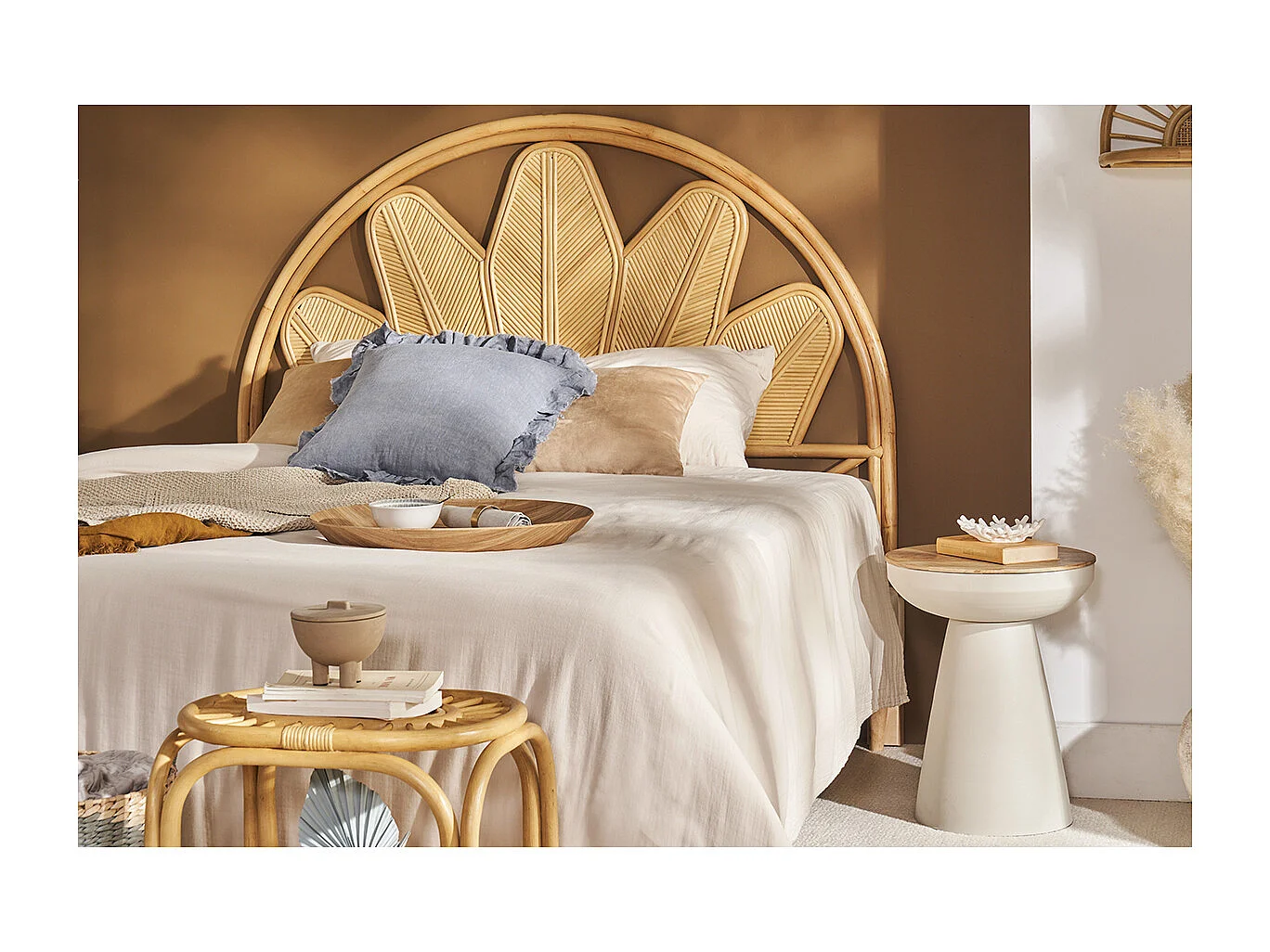 Design Beistelltisch rund mit Stauraum aus gebranntem Metall und massivem Mangoholz H52 cm TAM