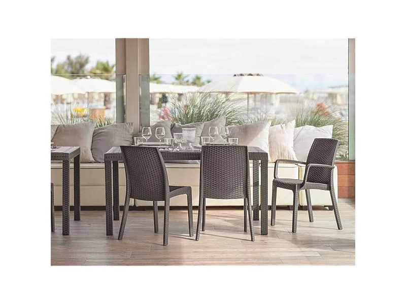 Silla apilable de ratán con reposabrazos para bar y jardín Indiana BICA