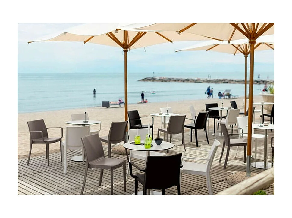 Silla apilable con reposabrazos para bar o jardín exterior Victoria BICA