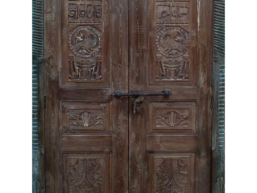 Armário de madeira marrom 121x45x220