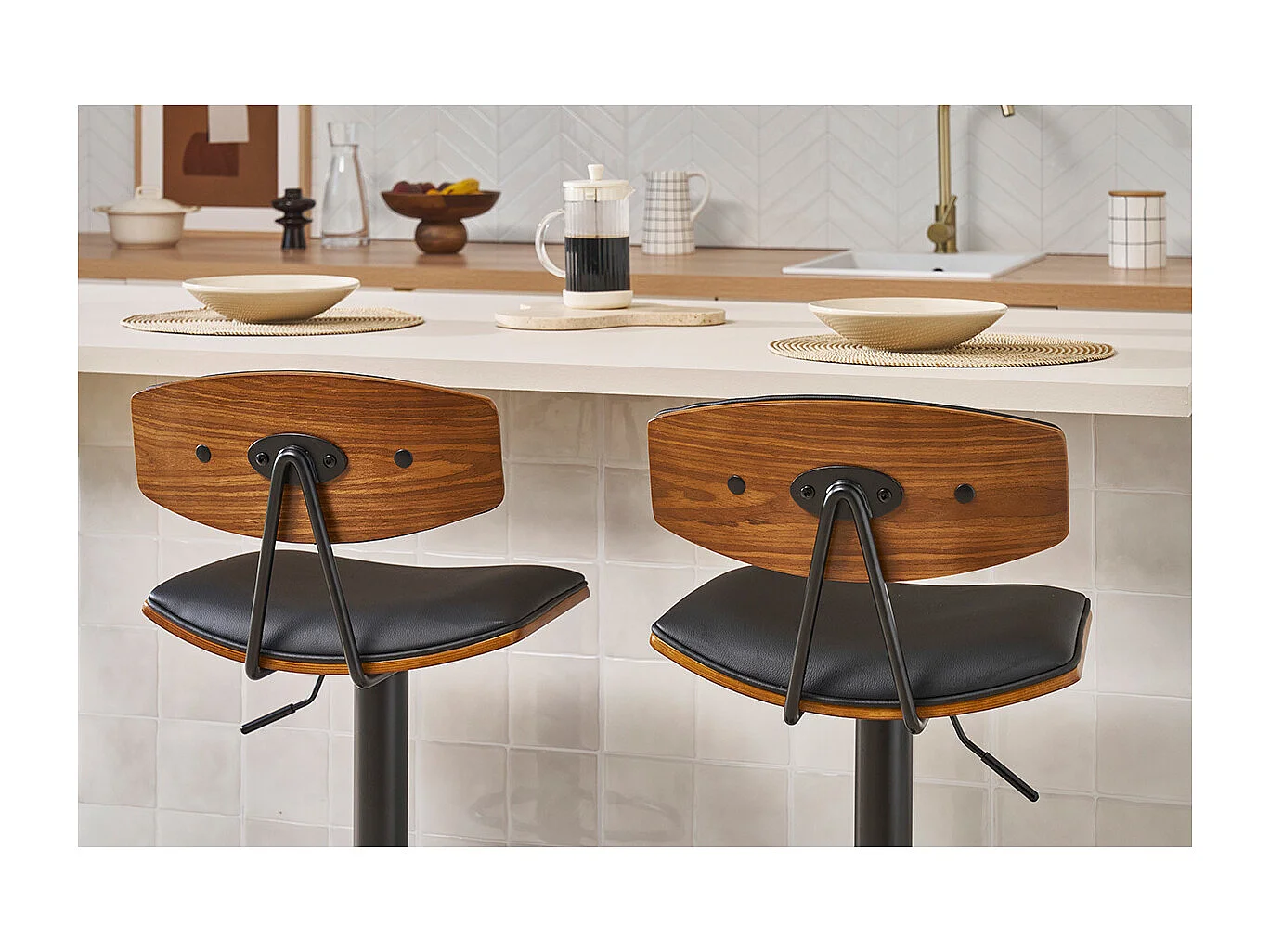 Set de 2 taburetes de cocina de diseño regulable negro y madera oscura VASCO