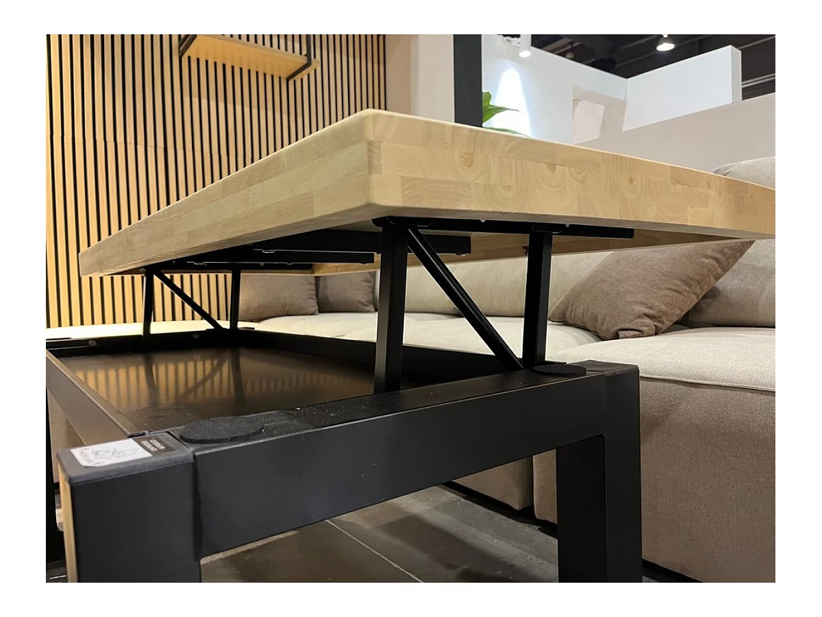 MATIKA - Table basse relevable en bois de chêne et acier noir