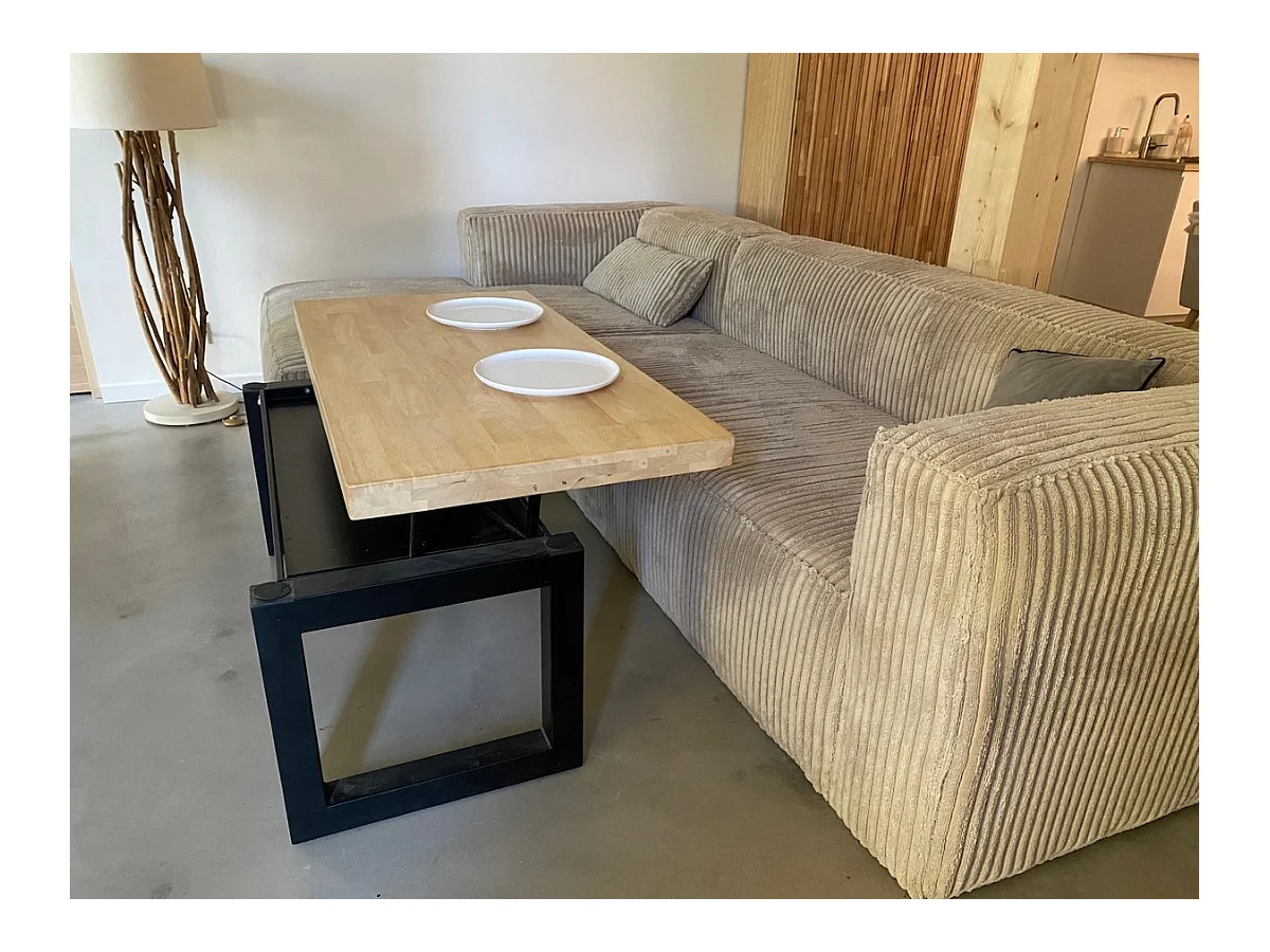 MATIKA - Table basse relevable en bois de chêne et acier noir
