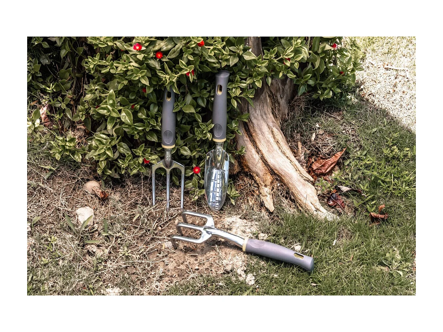 Juego de 3 herramientas de jardinería - Suan - Horquilla, rastrillo para flores y trasplantador - Aluminio