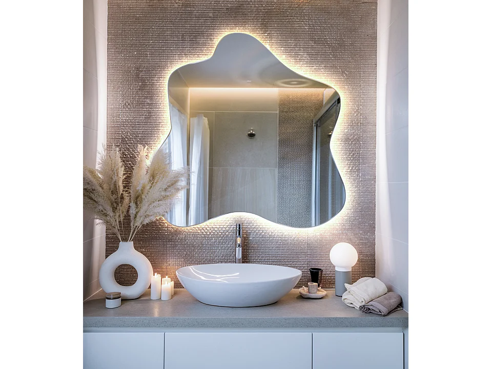 Modernes asymmetrisches Spiegel ohne Rahmen mit integrierter LED-Beleuchtung, neutrales Licht, perfekt für Wanddekoration - 48,3 cm x 47,9 cm Asymmetrischer spiegel