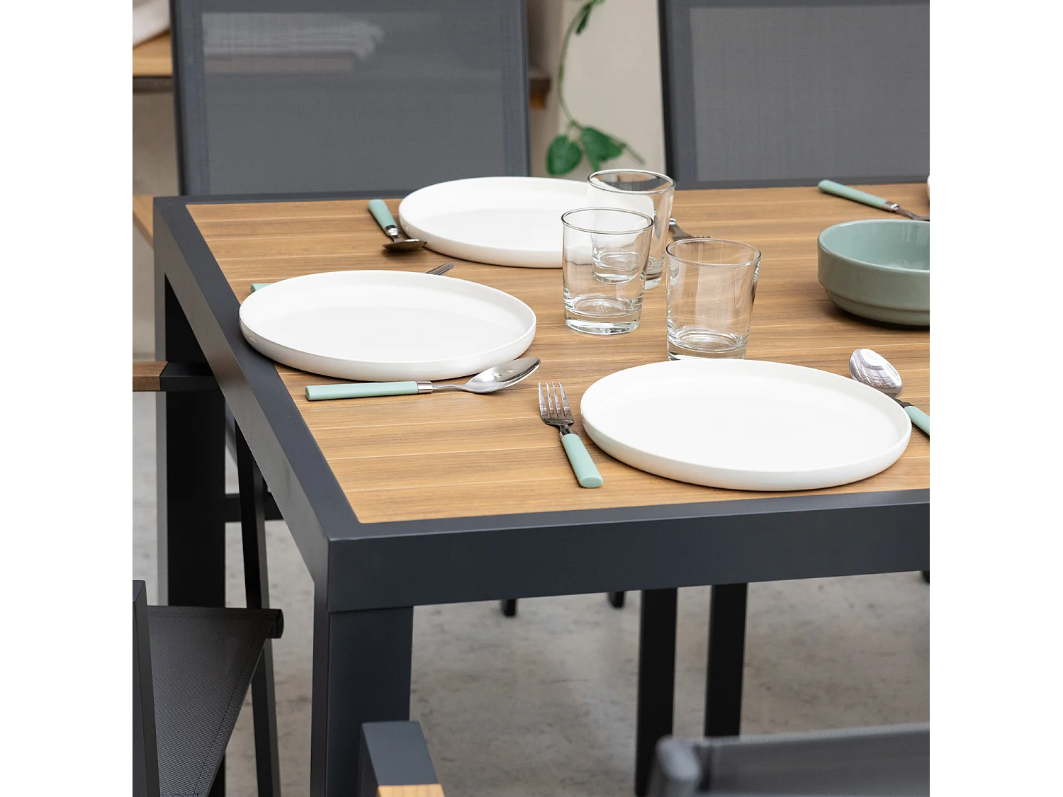 Salon de jardin PALERMO en textilène gris 8 places - aluminium anthracite et effet bois - HAPPY GARDEN