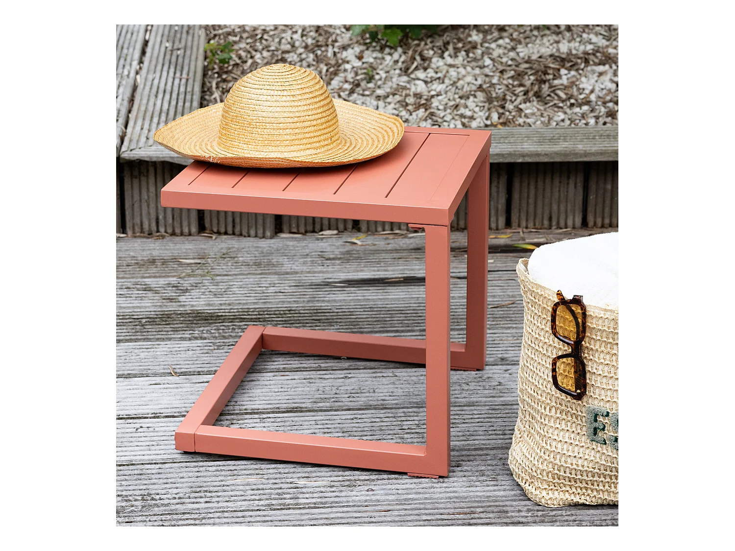 BARBADOS bijzettafel in terracotta aluminium