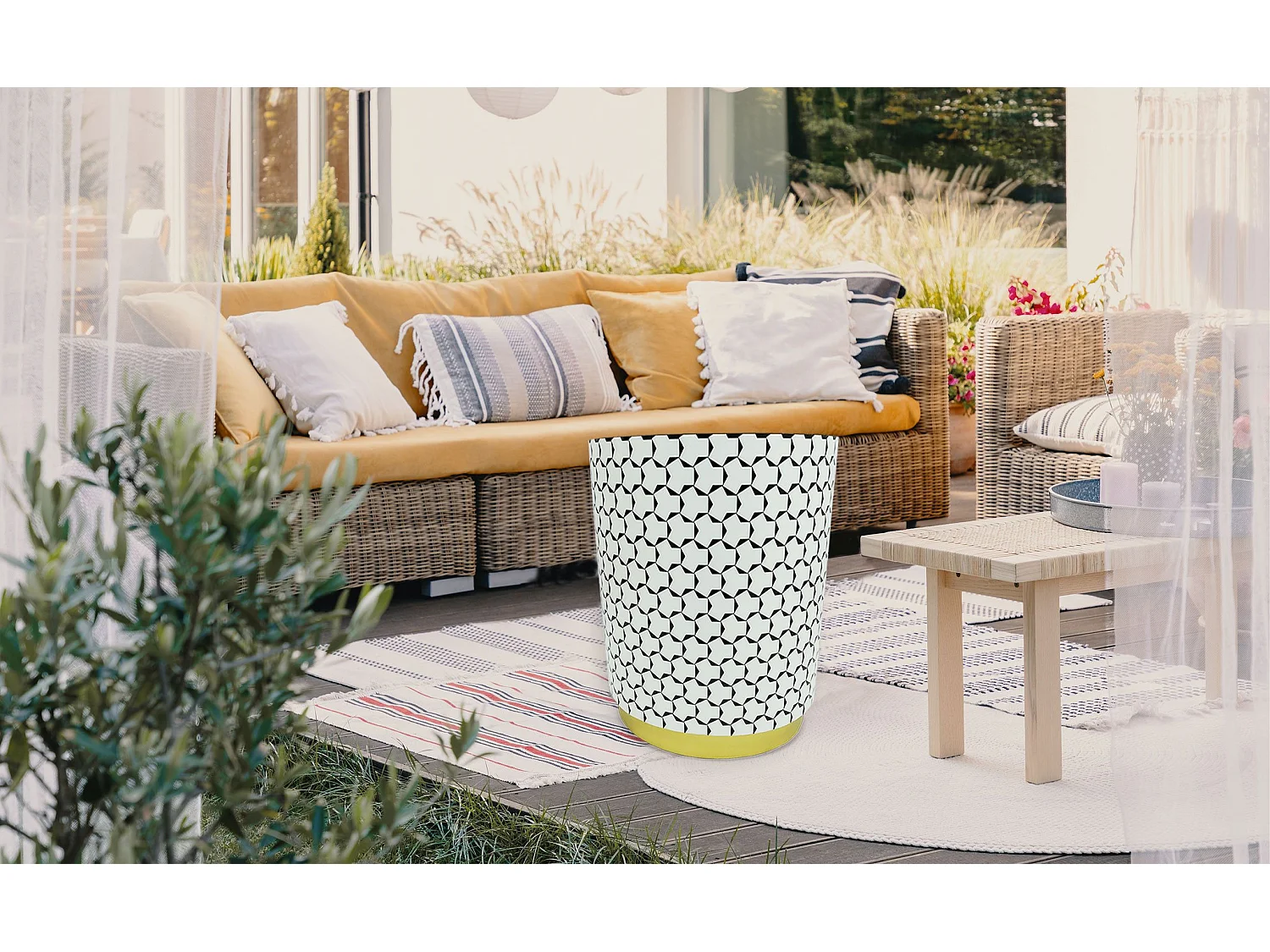 Pouf cylindrique Combino Motif géométrique Noir et blanc pied or