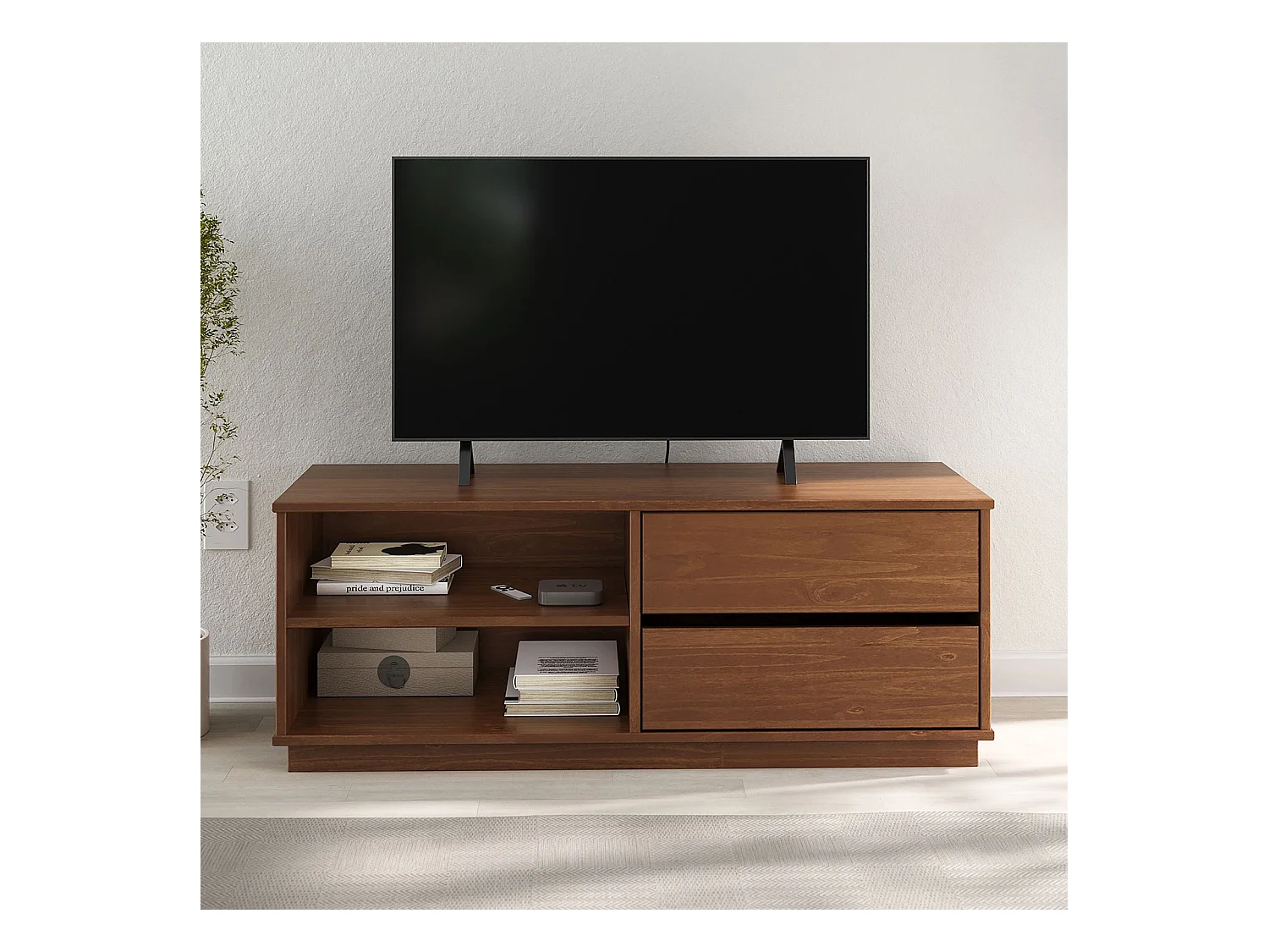 Meuble TV MAITE L 110 cm avec 2 tiroirs et 2 niches en bois massif coloris châtaignier pour télé jusqu’à 47"