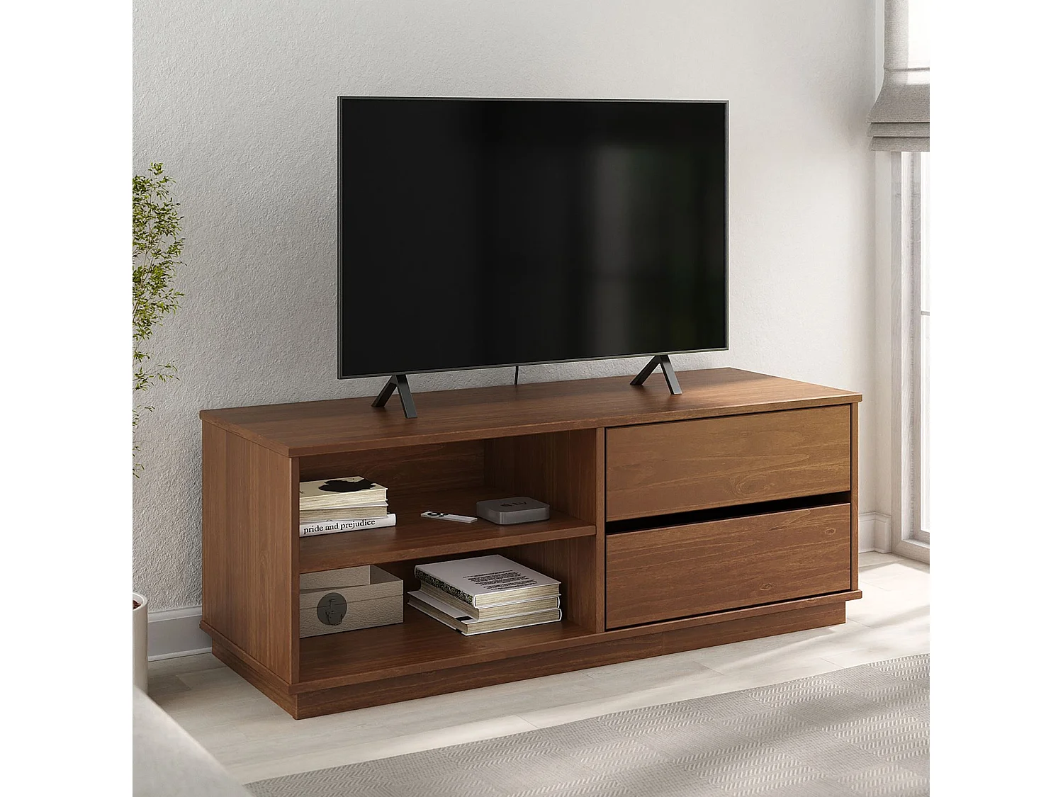 Meuble TV MAITE L 110 cm avec 2 tiroirs et 2 niches en bois massif coloris châtaignier pour télé jusqu’à 47"