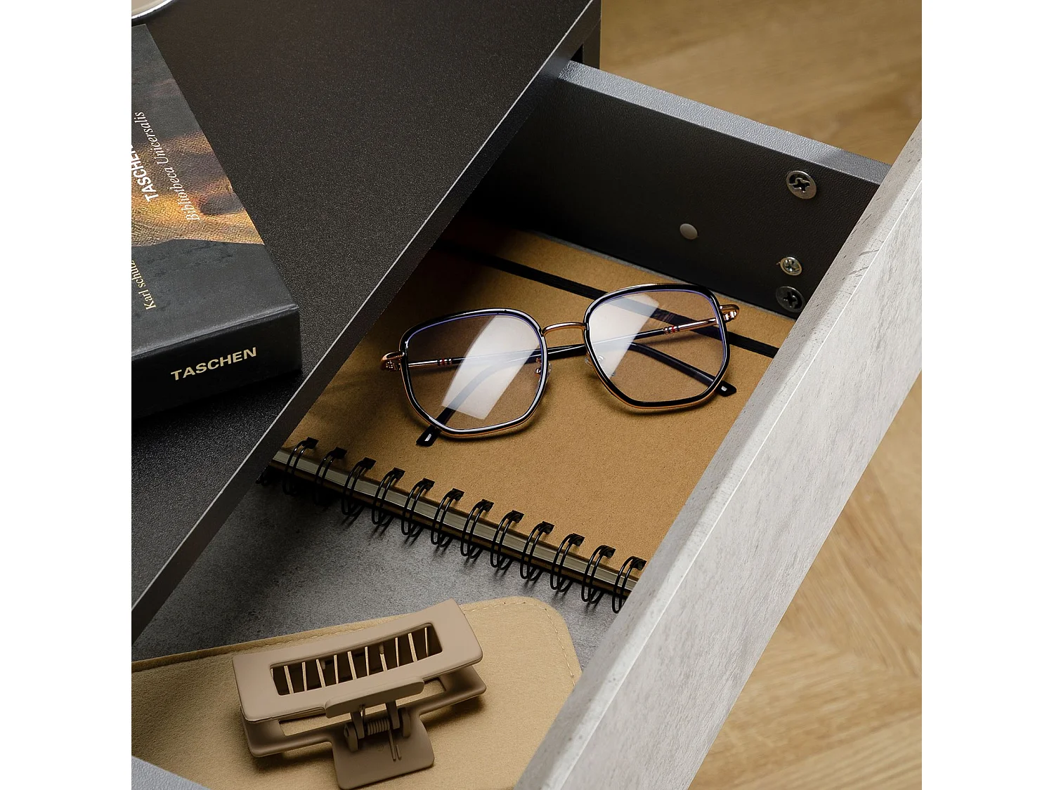 Chevet suspendu OCEANE, en bois noir et béton étagère murale avec 1 tiroir sans poignée