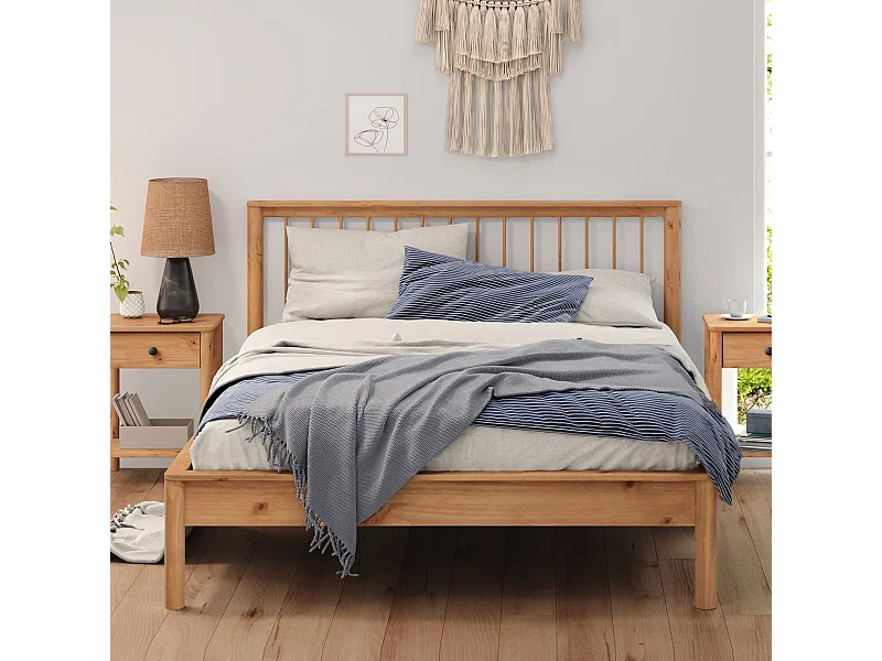 Lit 140 x 200 avec sommier APOANA en bois massif coloris chêne, cadre robuste avec tête de lit à barreaux