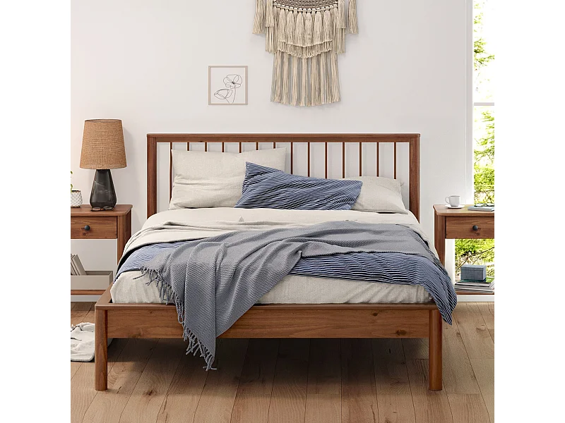 Lit 140 x 200 avec sommier APOANA en bois massif coloris châtaignier, cadre robuste avec tête de lit à barreaux