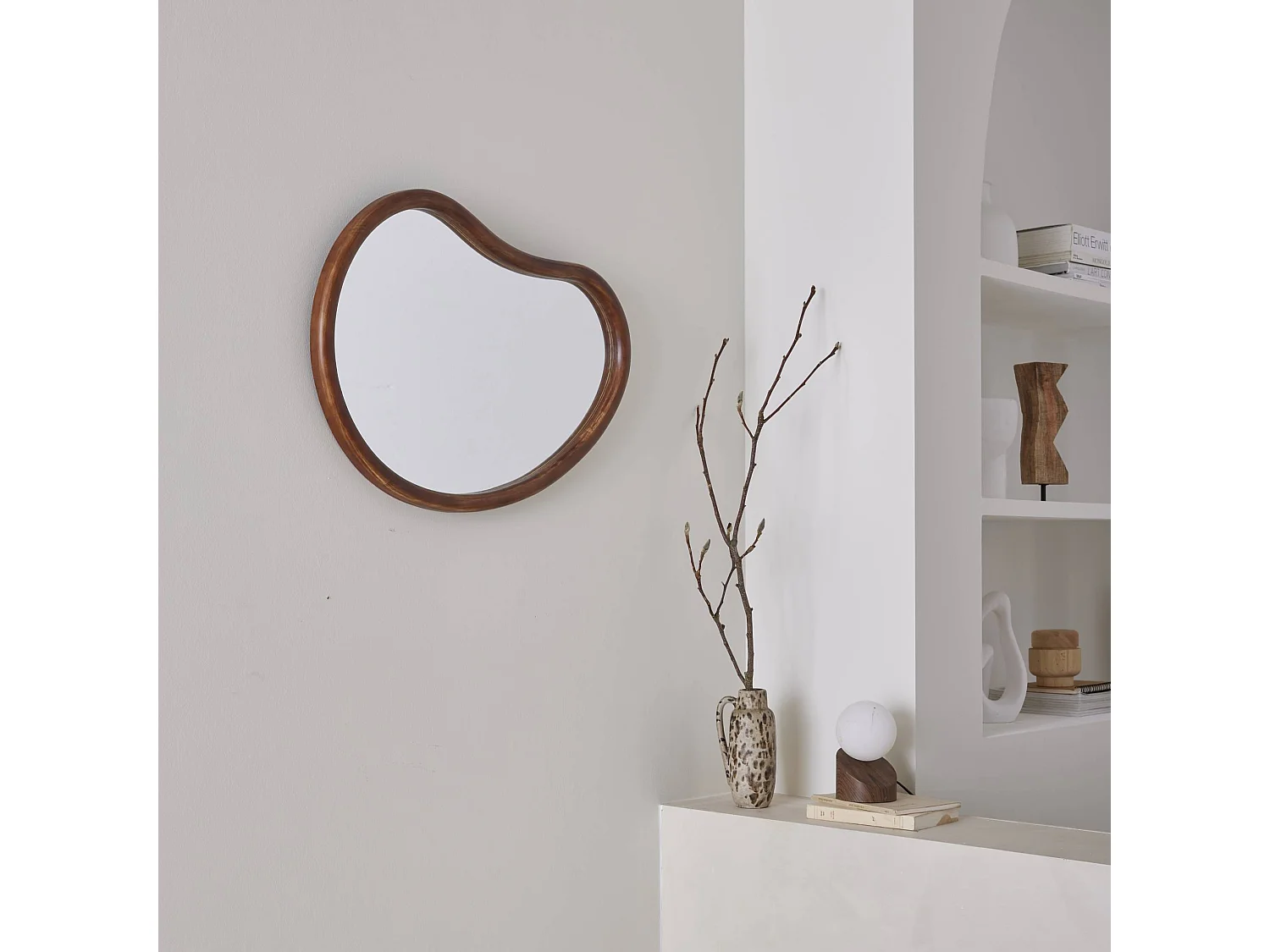 Miroir organique en bois de sapin 65cm épaisseur 3cm coloris noyer idéal entrée. chambre ou salle de bain