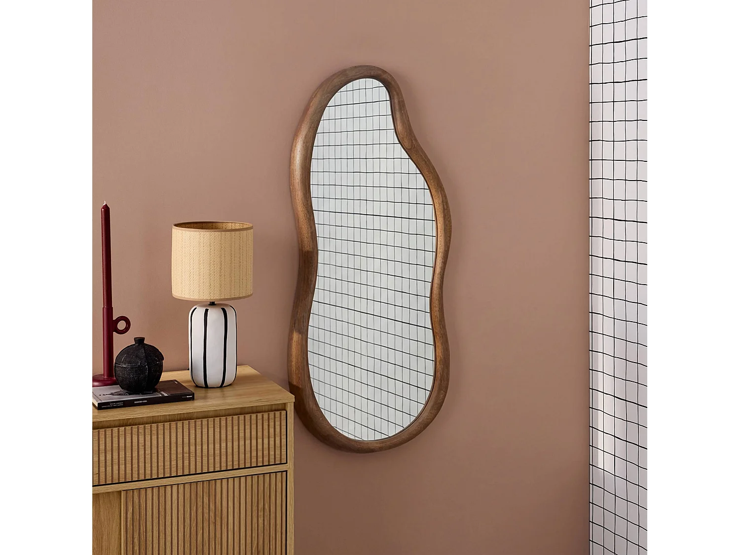 Miroir organique AUSTIN en bois d'hévéa. couleur noyer. 90 cm