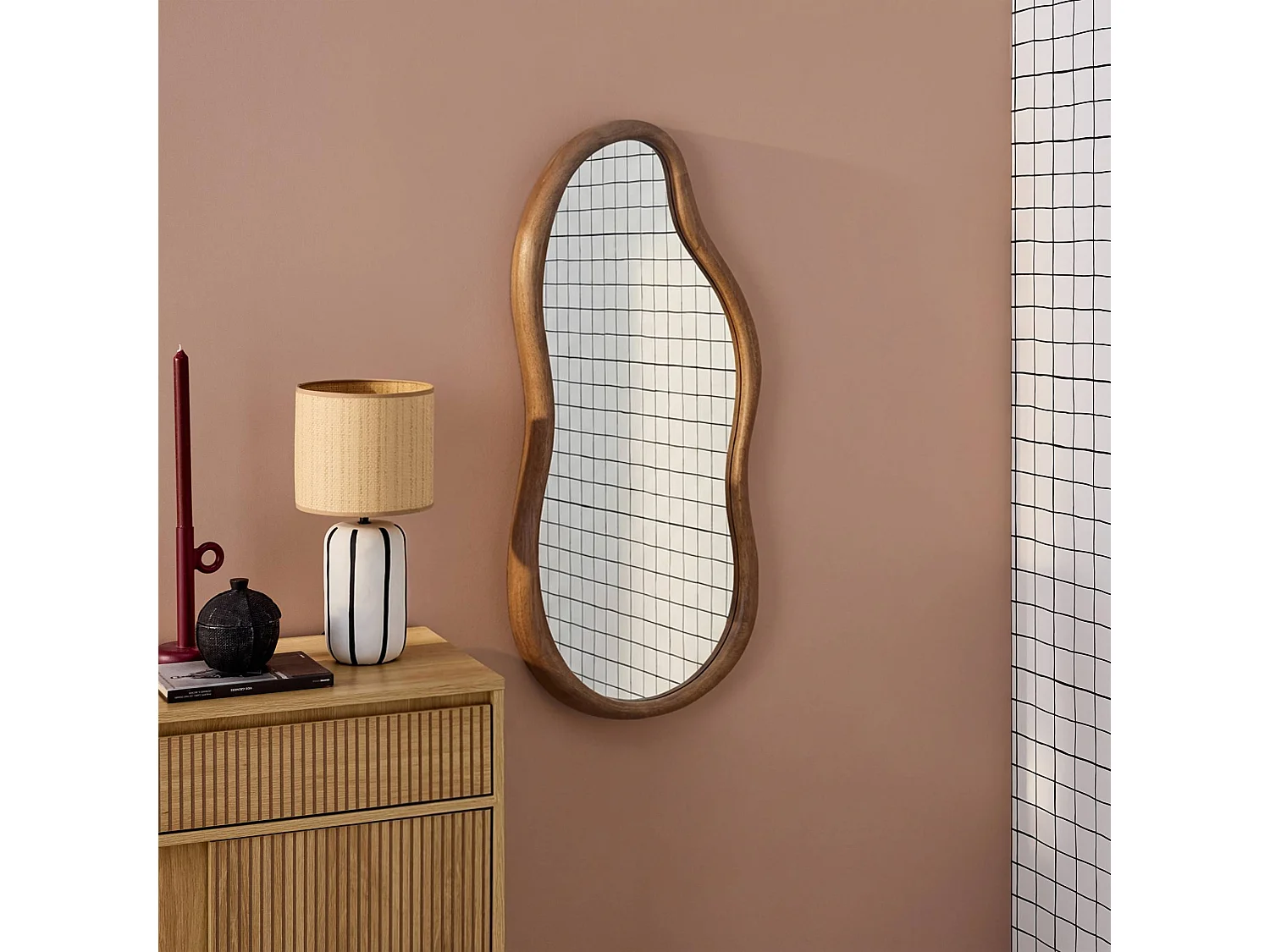 Miroir organique AUSTIN en bois d'hévéa. couleur noyer. 70 cm