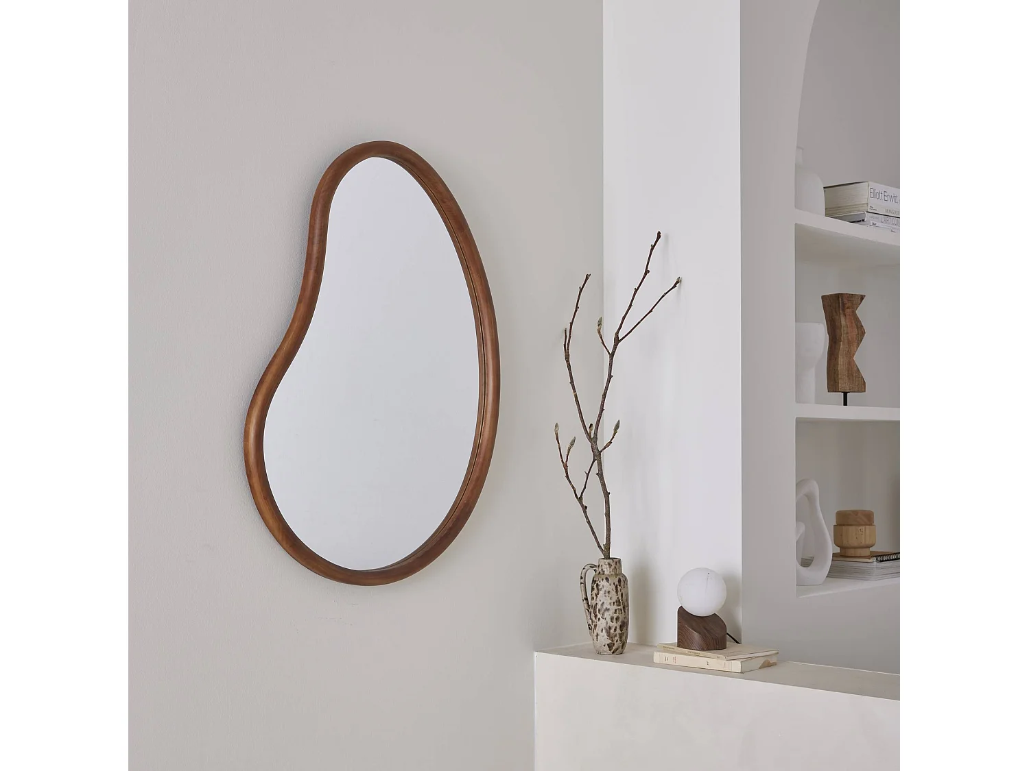 Miroir organique en bois de sapin 85cm épaisseur 3cm coloris noyer idéal entrée. chambre ou salle de bain
