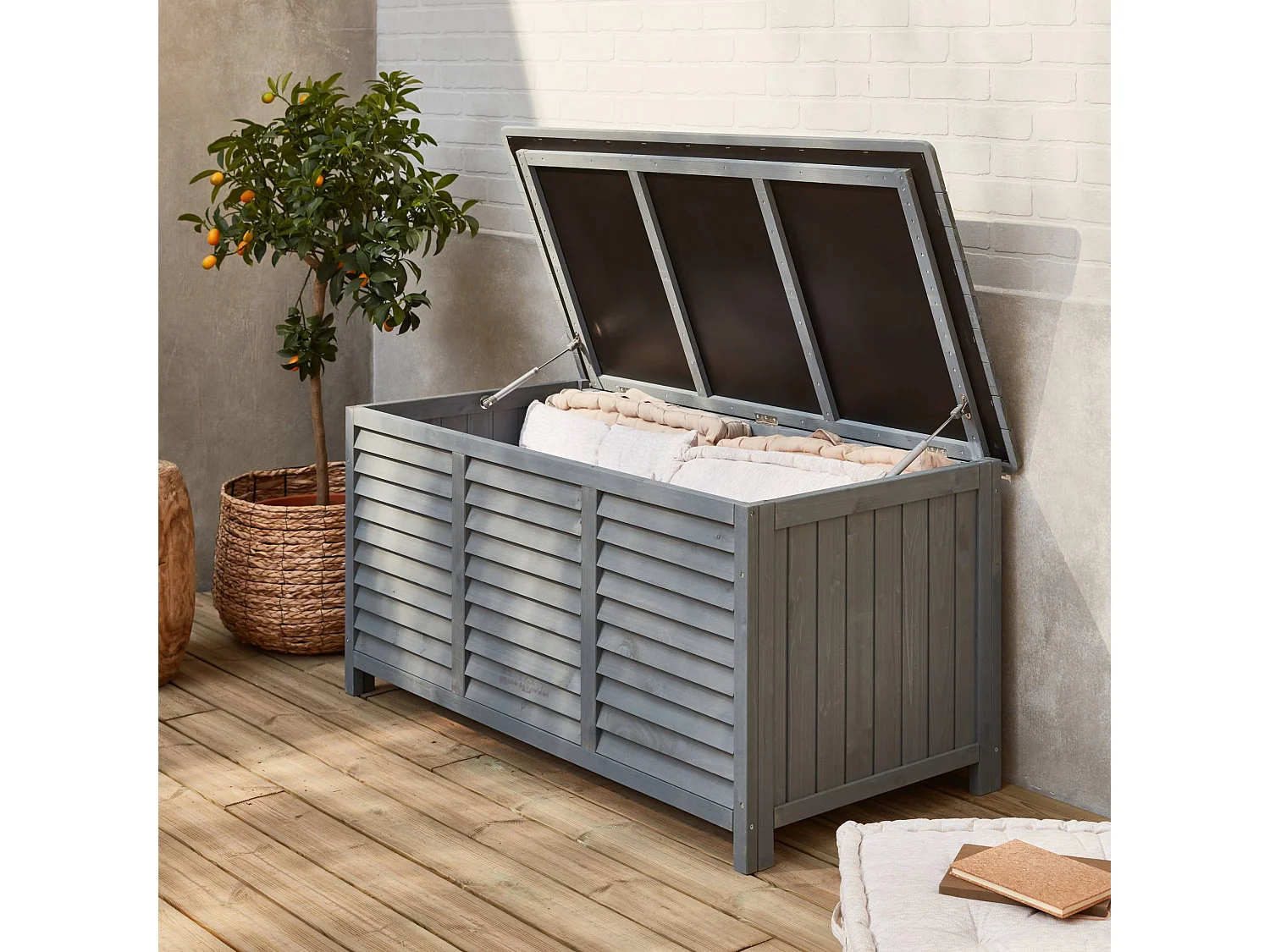 Coffre de rangement en bois. Castille. 330 litres. L130 x P64 x H60cm