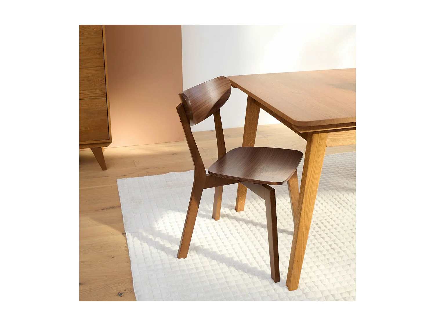 Chaise scandinave en bois finition noyer (lot de 2) - LETA